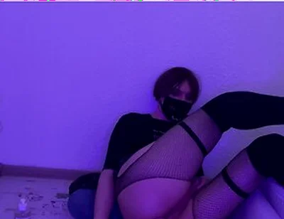 Big Bussy To Try Dildo