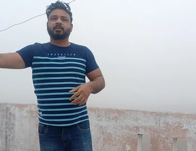 Indian Daddy Takes off His Clothes in Freezing Winter Fog