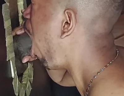 Black Cock in Glory Hole Gets Me Stuck
