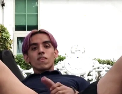 I found a blind spot in the parket sooo I decided to jerk off and feel the adrenaline that comes with doing hot stuff in public