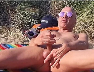 Guy Gets Naked In The Dunes And Wanks In Public!