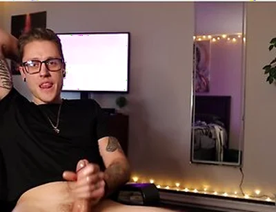 Nerd White Boy Cums On Face