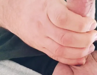 Guy Showed Bouncing Balls and Cummed on the Desk in the Office