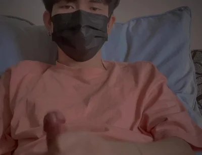 Minimal Room Sitting Solo - Clean & Simple