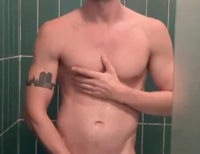 I Give Myself a Good Wank in My Friend's Shower