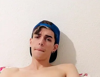 Freeballing Boy Squirts Big