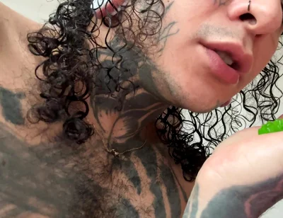 Giant Deminio Devours Gummy Ostos