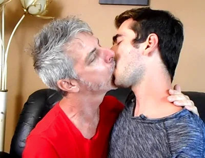 Hot Gay Kissing with Kody & Richard