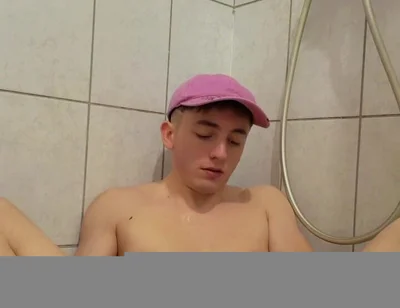 Young Twink Plays with His Piss and Jerks off