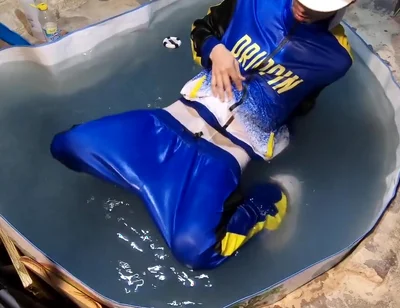 Sneaker skater sagger wet gear