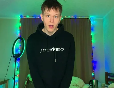 Look at How Much Cum This Hungry Twink Can Spray