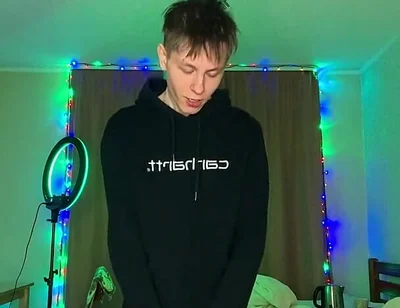 Look at How Much Cum This Hungry Twink Can Spray