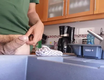 Guy Loves to Cum in His Kitchen Sink