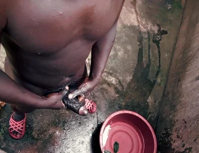 Black Guy Knows How to Handle His Big Cock