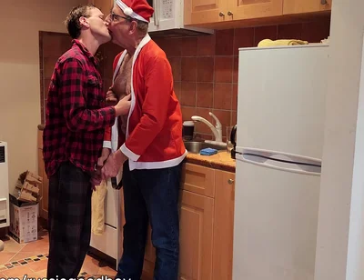 I Saw Russie Sucking Santa Claus