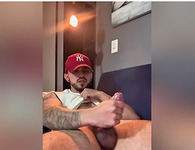 Young Man With Huge Penis Takes Out A Big Explosion Of Cum With Verga Grande