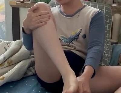 18yo Petite Chinese Twink 164cm 52kg Size 36 Tiny Feet M-legs Spread Hard Cock Nipple Play Solo