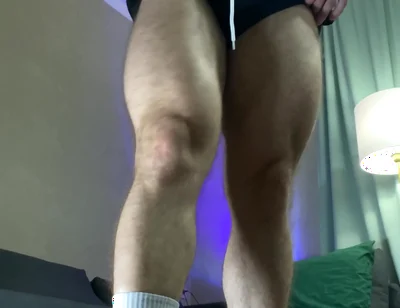Insane Huge Quads Flexing and Shaking