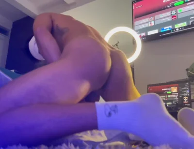 Straigth Blindfolds Himself to Imagine He's Fucking a Real Ass