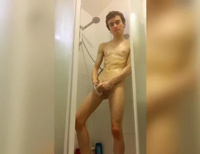 A Big Wet Uncut Twink Cock!
