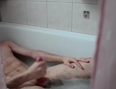 My Biggest Shakeing Orgasm in the Bathtube!