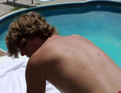 Scotty Knox Fucks Robin Moore Bareback