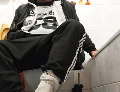 After the Cinema in Wc. Dirtyjunkbro and Socks