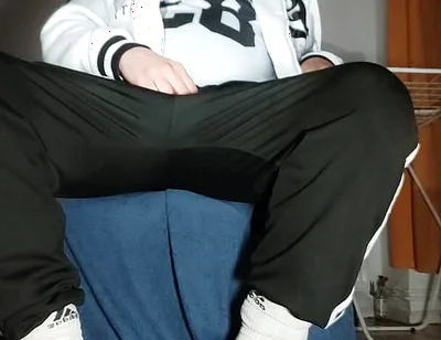 The Dregsau Dj-bro Pisses in His Pants.