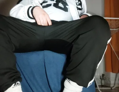 The Dregsau Dj-bro Pisses in His Pants.