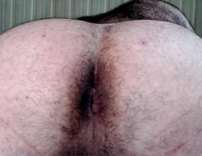 Bullmusclejoe Shows off His Arab Dark Brown Ass Crack