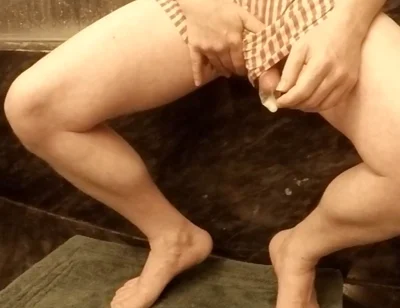 Amateur Horny Boy Cumming in Condom