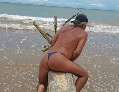 Ladysilva Tanning Her Hot Ass on the Beach