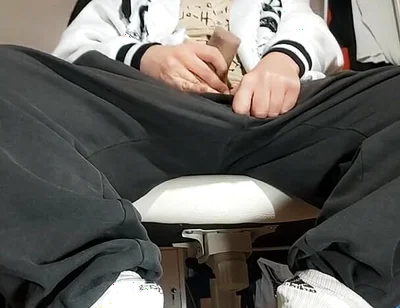 Dirtyjunkbro Uses an Artificial Pussy and Cumrein.