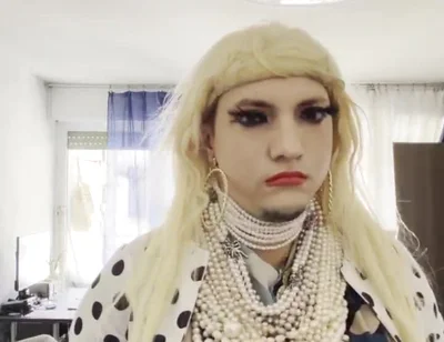 Pearl Vanesa Showing Her Body in Her Home Wearing Lovely Pearls