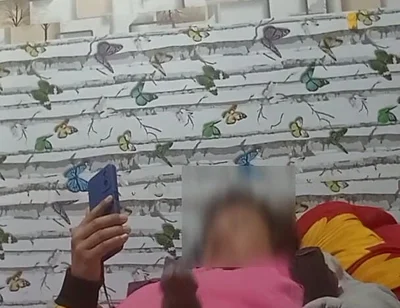 Your Bestfriend Who Loves to Jerk off While Watching Bold.