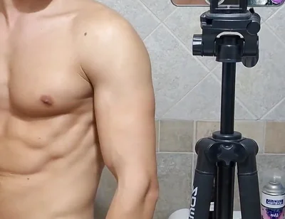 Flexing My Muscles and Cumming!