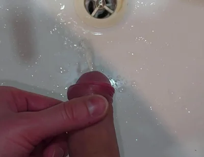Pissing to the Bathroom Sink - POV