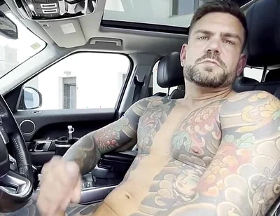Guy Masturbates in the Car