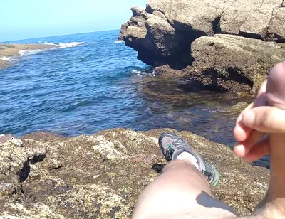 Jerking off a Big Hard Dick Overlooking the Sea in the Beach Cove Until He Cums
