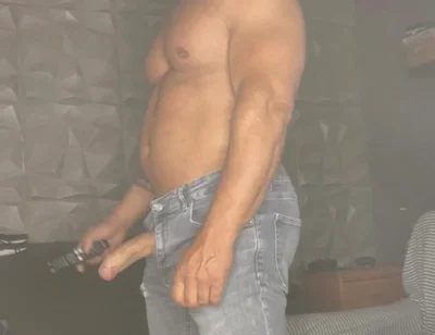 Mr Guru Hjerk of Video. Bodybuilder in Jeans