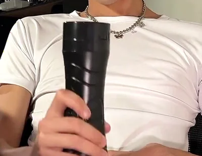 The Boss Is Outraged When He Catches the Employee Masturbating During Work Hours and Wasting Milk
