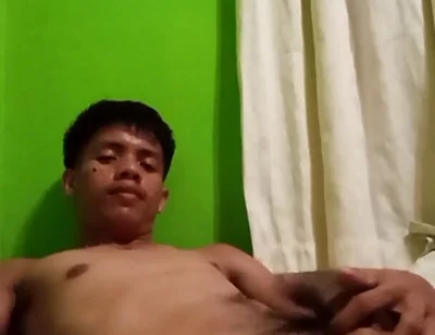 Filipino Twink’s Steamy Solo Session with Explosive Cumshot