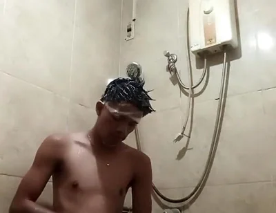 Filipino Solo Shower: Slim Asian Twink Jerks Big Cock
