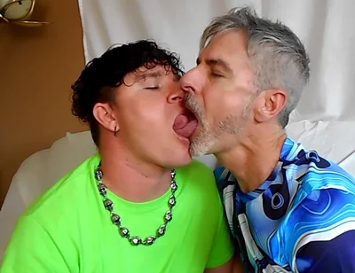 Hot Gay Kissing with Richard & Leo
