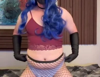 Sissy CD Shaking Big Ass Solo