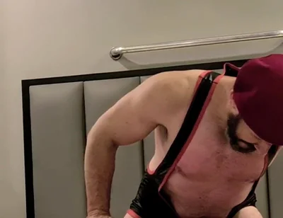 Heel on the Bed - Gouine Wrestling Takes Over