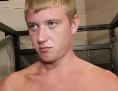 Bukkake Amateur with Gay Twinks Sucking All His Friends to the Cum