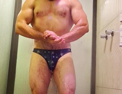 Victory Shower - POV with Gouine Wrestlin