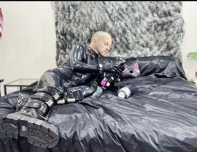 Full Black Rubber Vibes