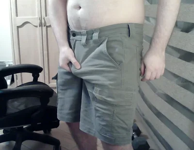 Hot Stud Goes Commando During Leg Day